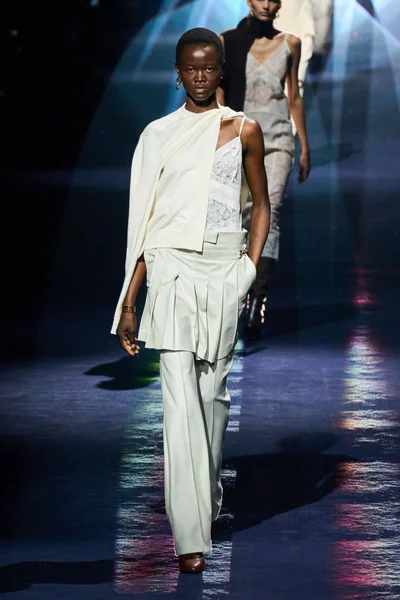 Look 18